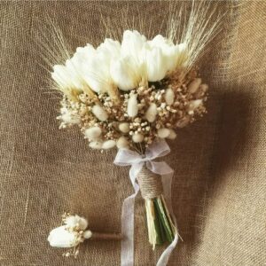 Bouquet of tulips, dried gypsophila and snapels