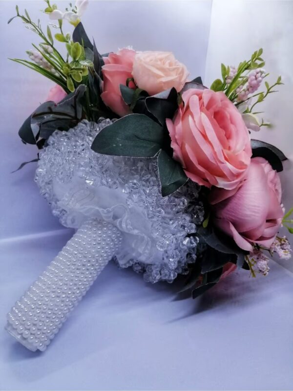 Rose bouquet with crystal base